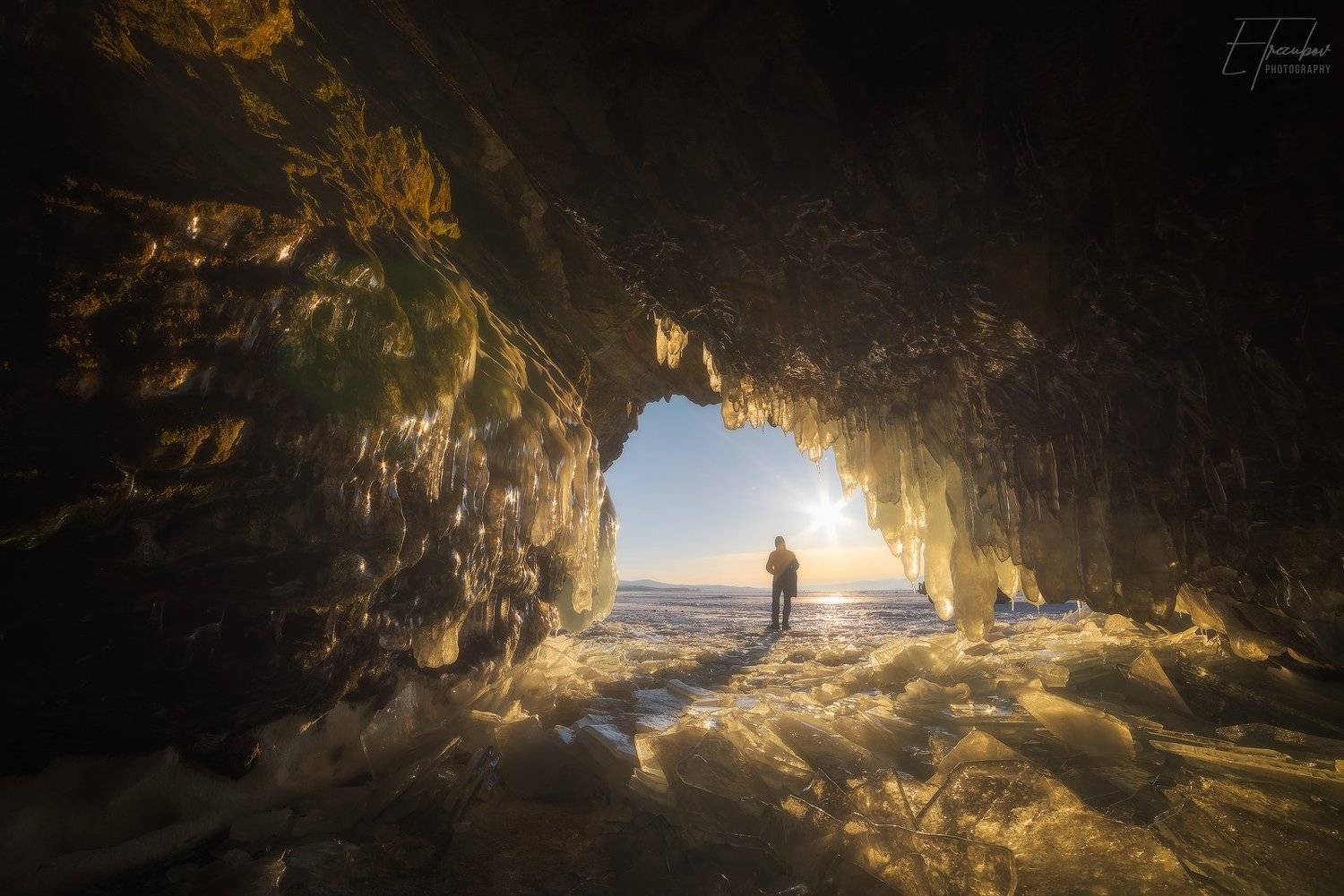 байкал, закат, солнце, человек, грот, снег, лед, сосульки, ольхон, харанцы, Евгений Трезубов