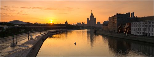 Россия. Москва. Персиковый рассвет.