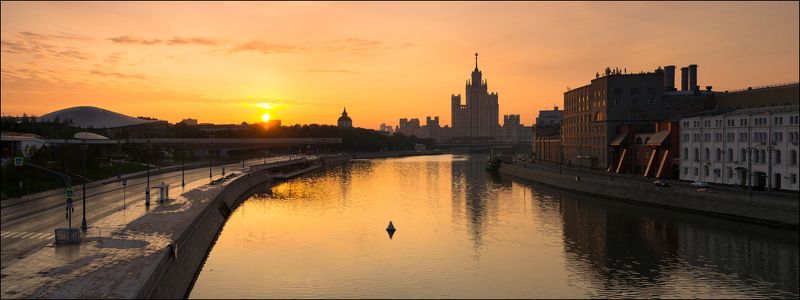 город, столица, Москва, Россия, рассвет, высотка, река, солнце Россия. Москва. Персиковый рассвет. фото превью