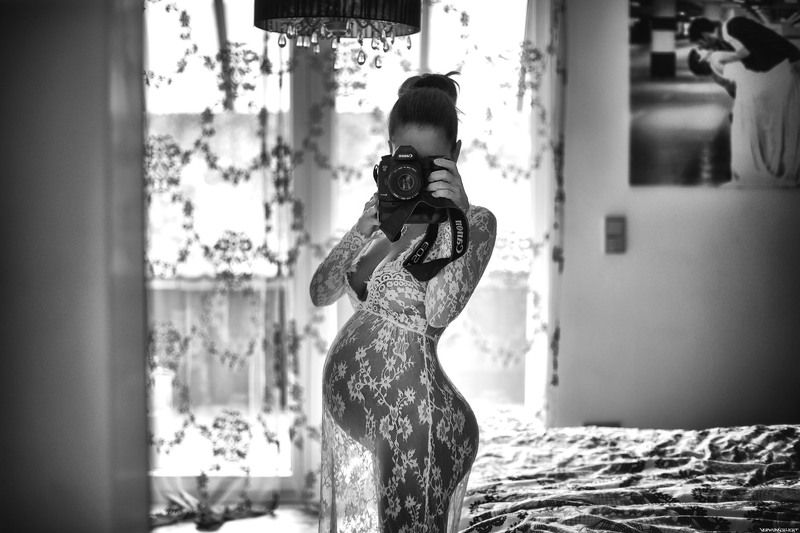 woman#sensual#silhouette#pregnant#belly#skin#dress#transparent#blackandwhite#emotionally#intensive#mood#bedroom#proud#portrait#self# *s-curve* фото превью