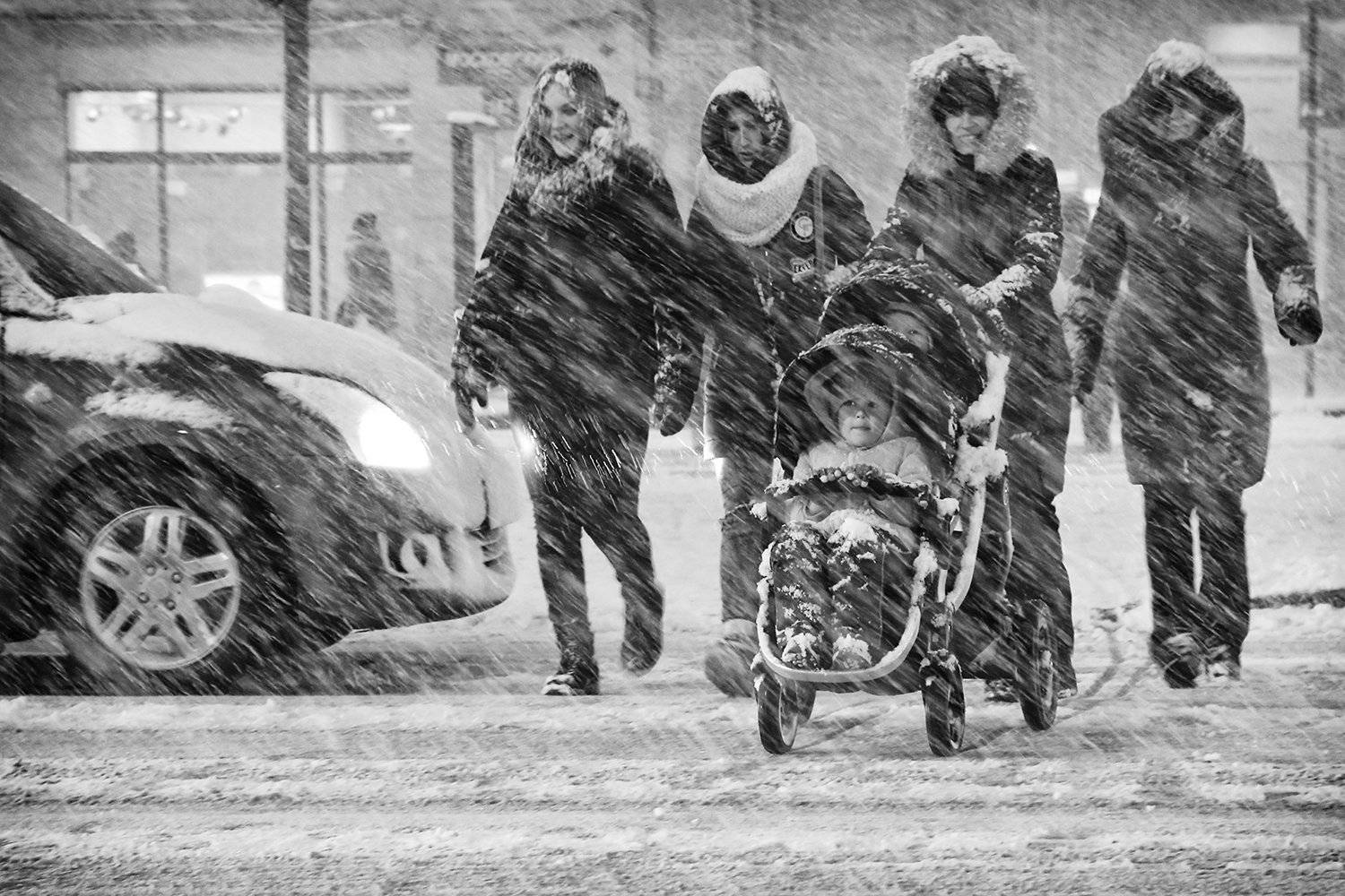 метель, снегопад, зима, дорога, коляска, двойняшки, дети, вечер, женщины, ALLA SOKOLOVA
