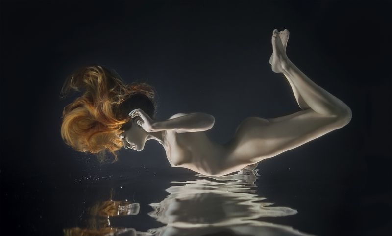 подводная фотосъёмка, съёмка обнажённой натуры. Вода.Зарождение жизни. фото превью