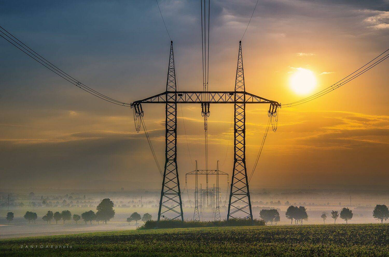 природа, пейзаж, контрасты, цивилизация, электрические, мачты, солнце, небо, туман, деревья, горизонт, осень, zanfoar, чешская республика, nikon d7000, высокое напряжение,czech republic,чехия, Zanfoar