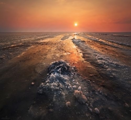 За горизонт