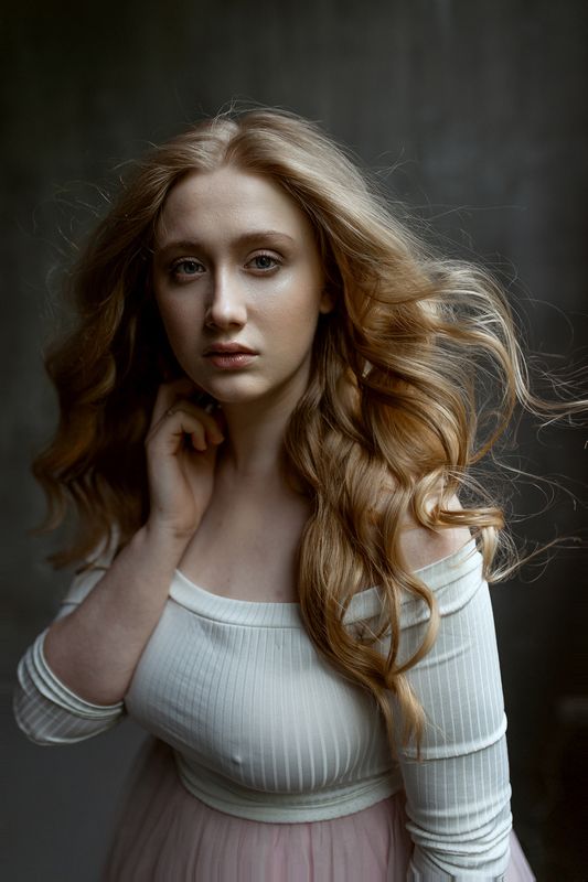 девушка взгляд модель портрет жанр глаза nude ню фотография фотосессия прикосновение арт Василиса фото превью