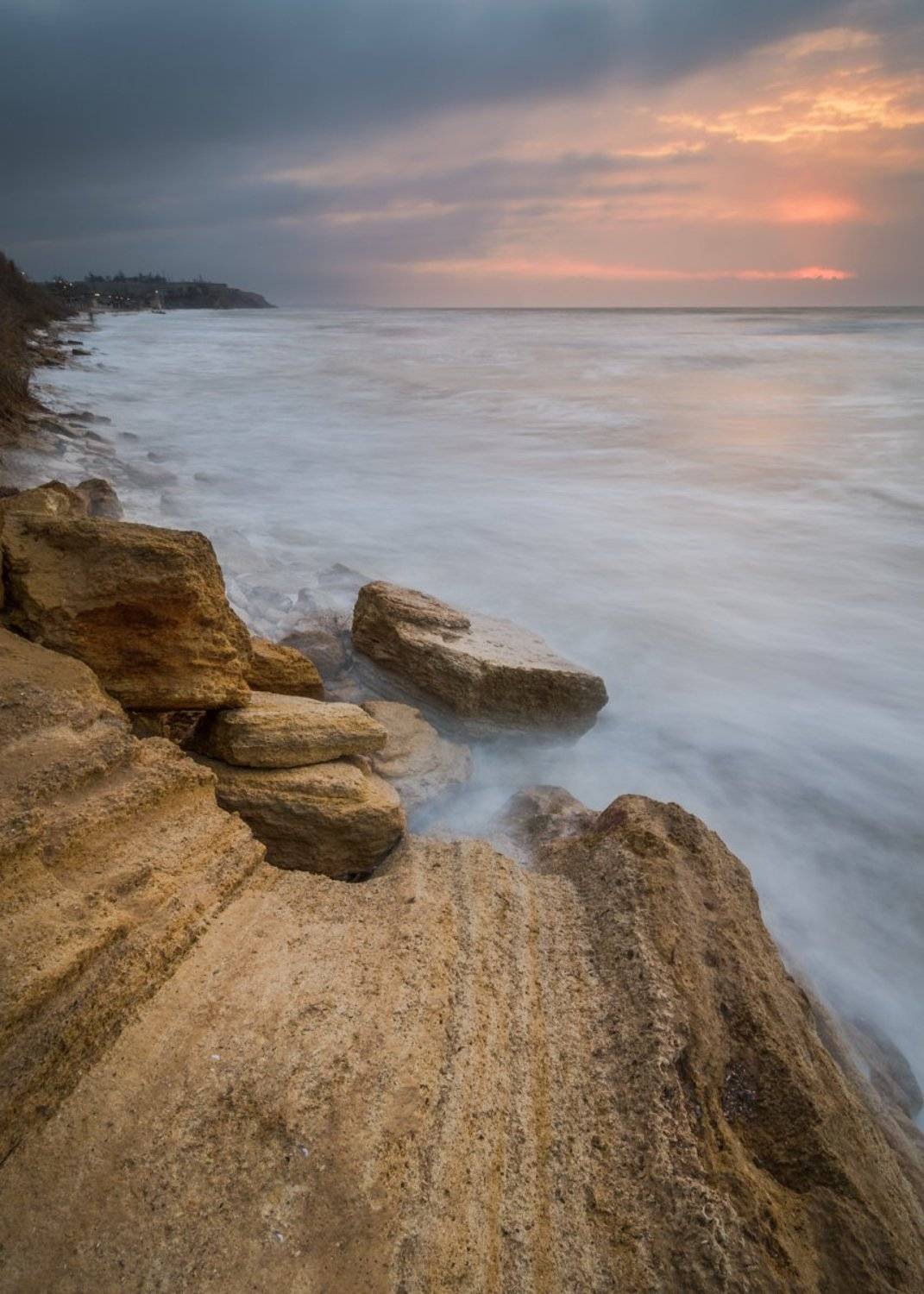 шторм, море, прибой, рассвет, берег, линии,  камни, камень, облака, свет, длинная выдержка, серый фильтр, nd фильтр, одесса, Виталий