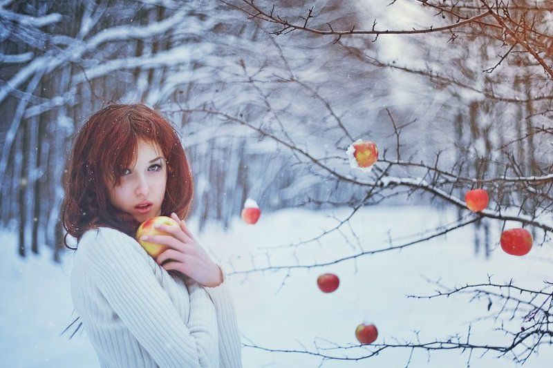 девушка, лес, зима, снег, яблоки, сказка, волшебство fairytale фото превью