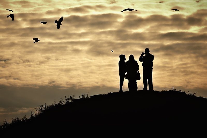 закат, небо облака, люди На закате фото превью