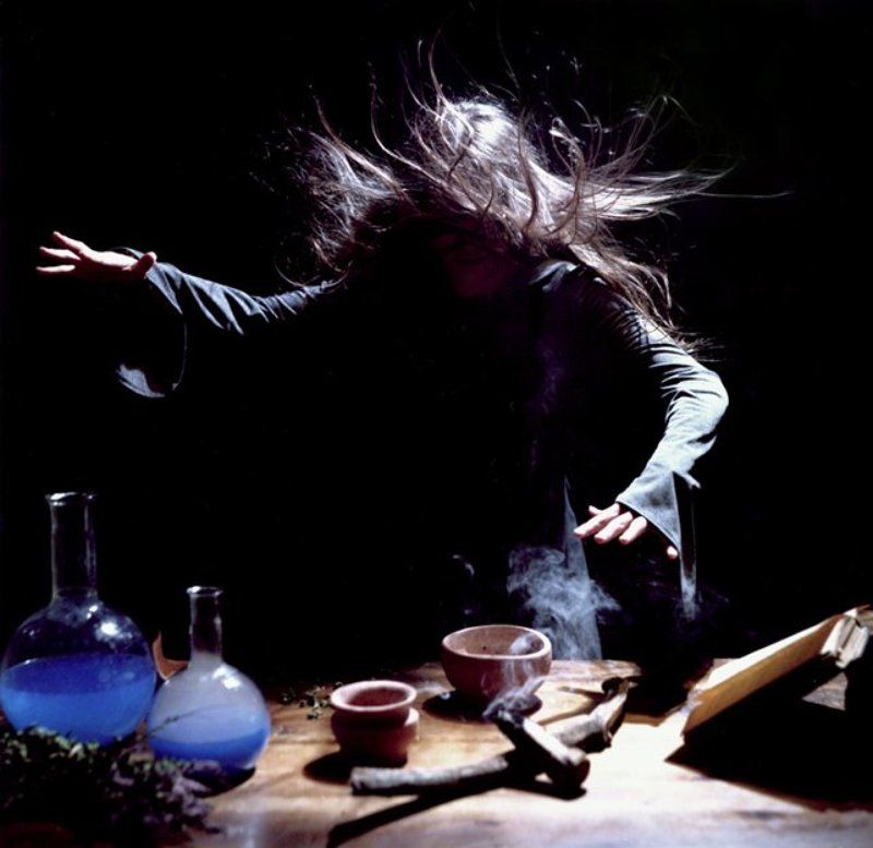 Ведьма фото превью