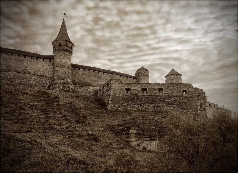 У древних стен фото превью