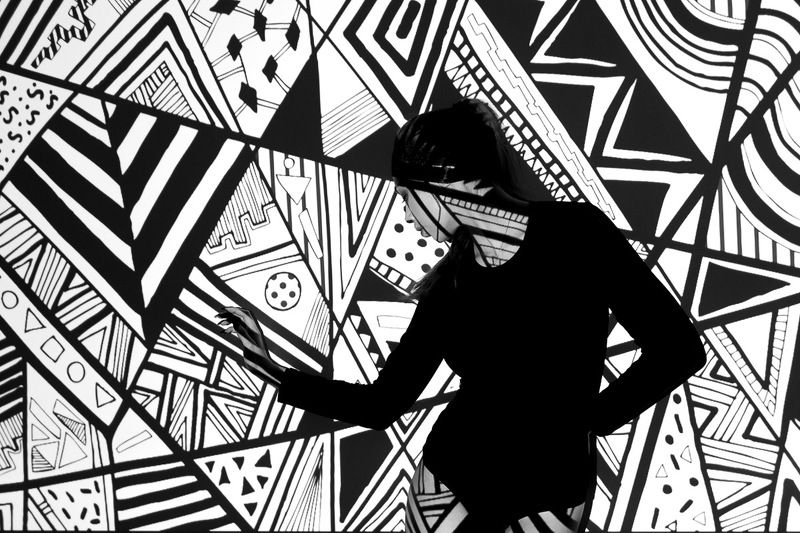 девушка студия чб монохром геометрия фото превью