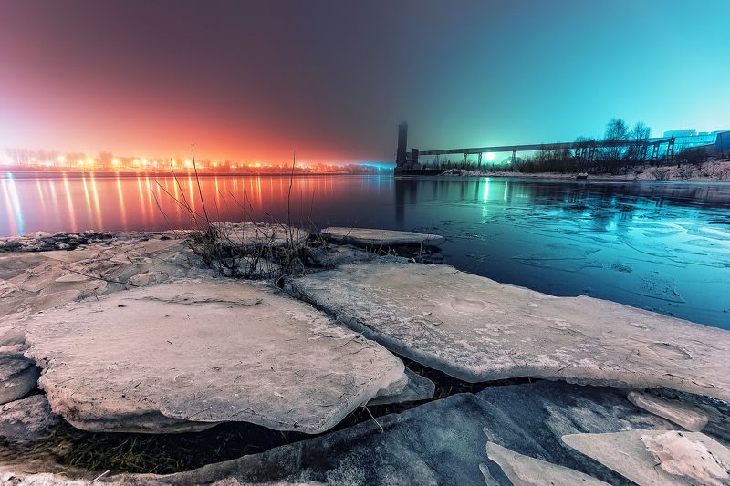 Рыбинск, зима, лед, река, Волга, свет, небо, город Два мира фото превью