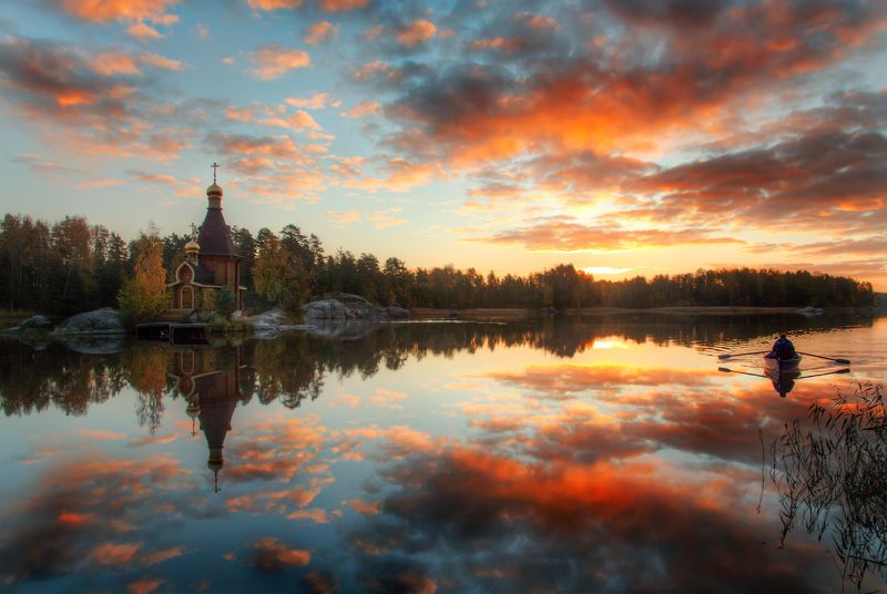 одинокая лодка моя, рассекая волну плывет фото превью