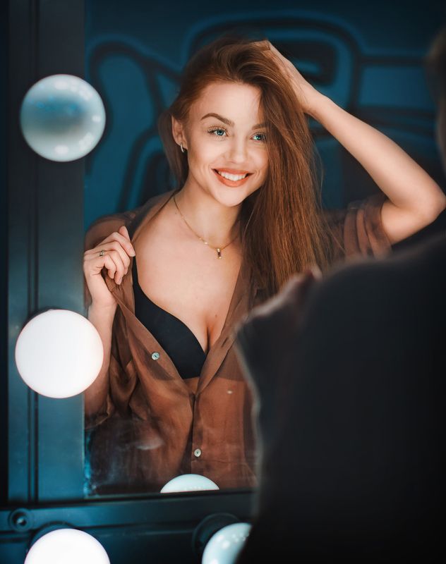 студия, портрет, девушка, модель, зеркало Зазеркальная фото превью