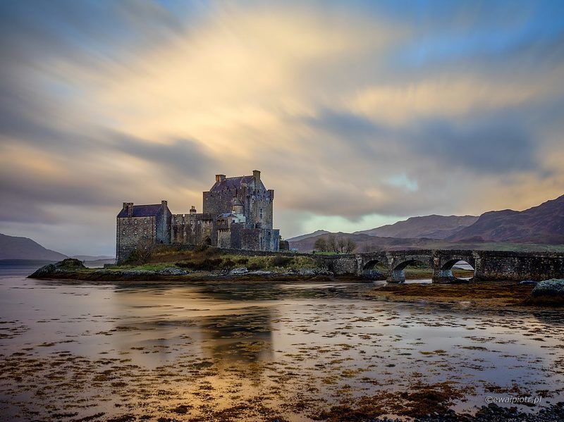 Scotland, castle, long exposure, reflection Eilean Donan at dusk фото превью