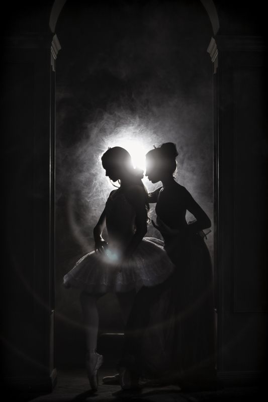 “Character, like a photograph, develops in darkness.” — Yousuf Karsh фото превью