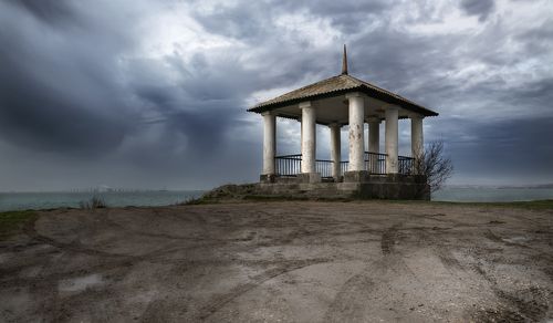 ОДНО ИЗ СВЯТИЛИЩ БОСПОРСКОЙ ЗИМЫ.