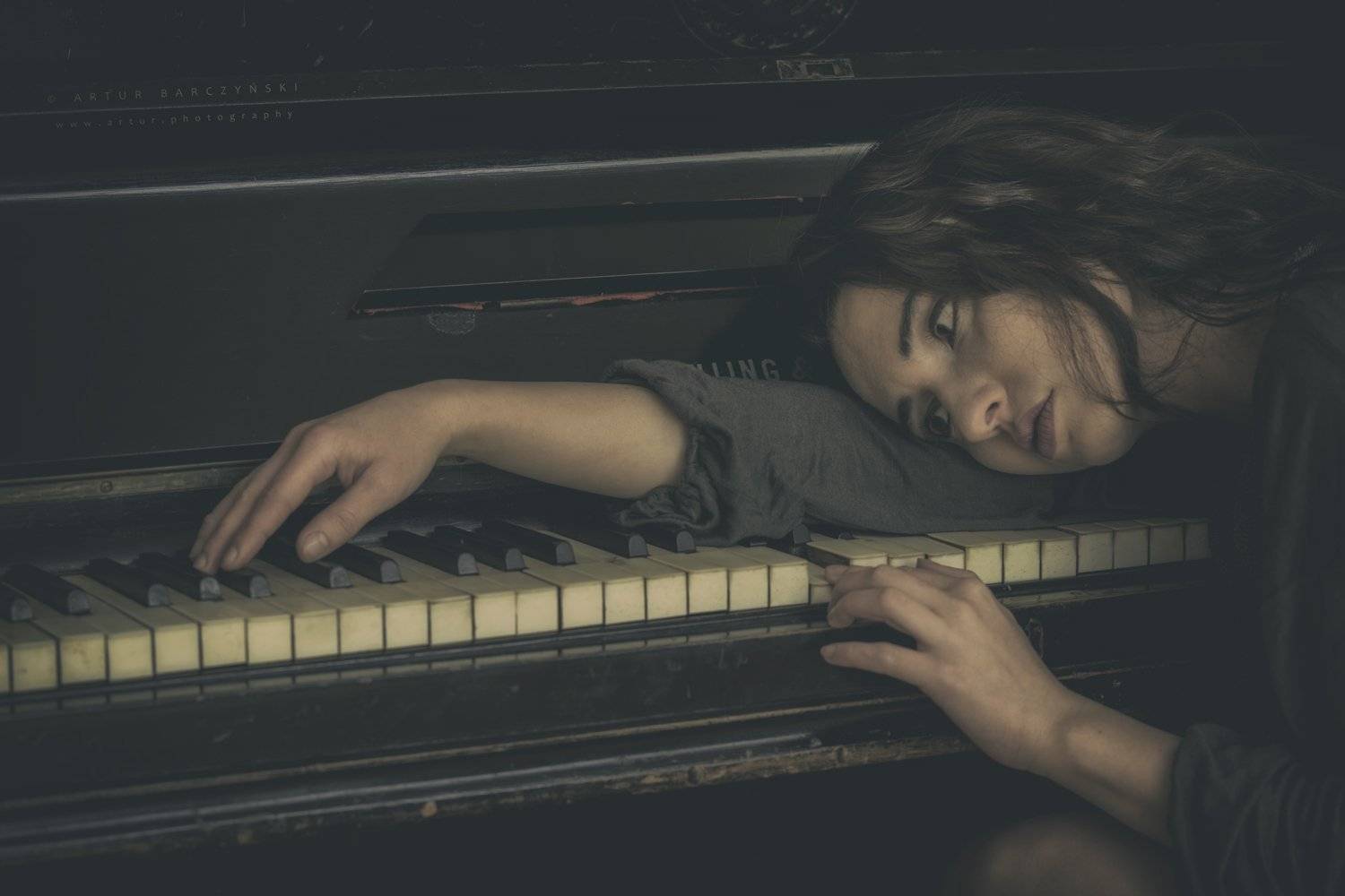 Artur Barczynski Portrait girl piano, Artur Barczyński