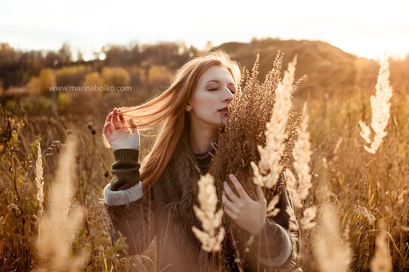 осень, autumn, nature, природа, redhair, рыжая, woman, девушка, портрет, portrait, sun, sunlight, light, свет, солнце, контровой свет, фото, фотография Осенняя прогулка для Анны фото превью