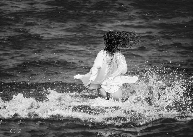 dress, girl, recreation, woman, beach, horizon over water, sexy, surf, seashore, sea, sun, wind, splashes, waves, buttocks, naked, mermaid, runs, happiness, joy, freedom, константин скоморох, konstantin skomorokh, Joy фото превью