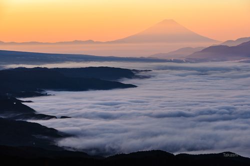 Port of sea of clouds