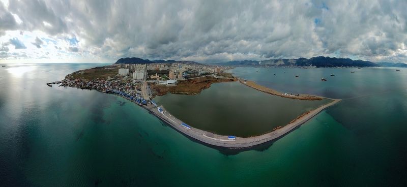 дрон, аэрофотосъемка, новороссийск, море, коса, суджукская лагуна, город Вид на Новороссийск с высоты птичьего полета фото превью