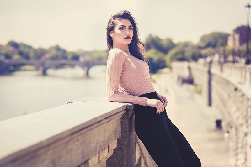 model,fashion,french,brunette,street,portrait, French mood фото превью