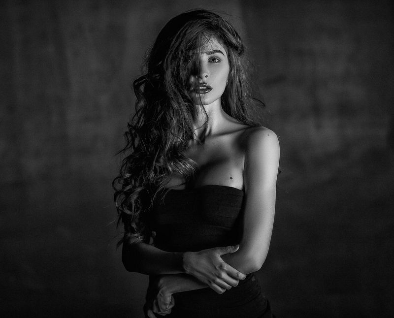 девушка,жанр,портрет,фотография,модель,арт,portrait,photography, middle,nature,soul,свет,girl,Canon 85 mm, woman,monochome Olesya фото превью