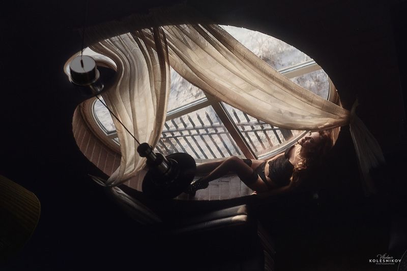 Девушка, Окно, круглое, Отражение На отражении судьбы фото превью