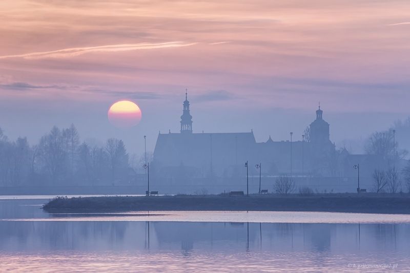 dawn - cistercian monastery - Wąchock фото превью
