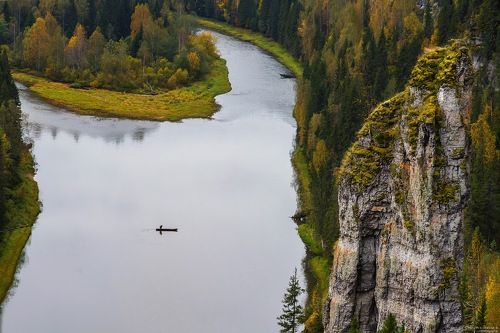 Одинокий лодочник на р.Усьва