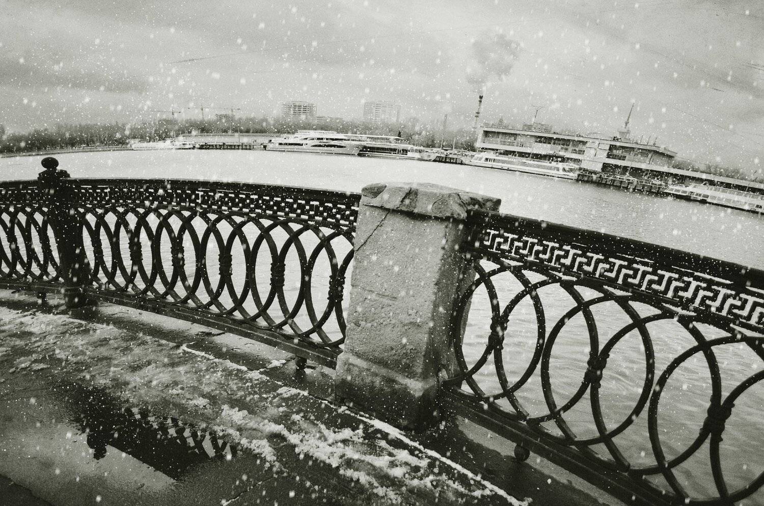 зима, город, набережная, снегопад, снег, анна салтыкова, парапет, чб, ч/б, черно-белое, Anna Saltykowa