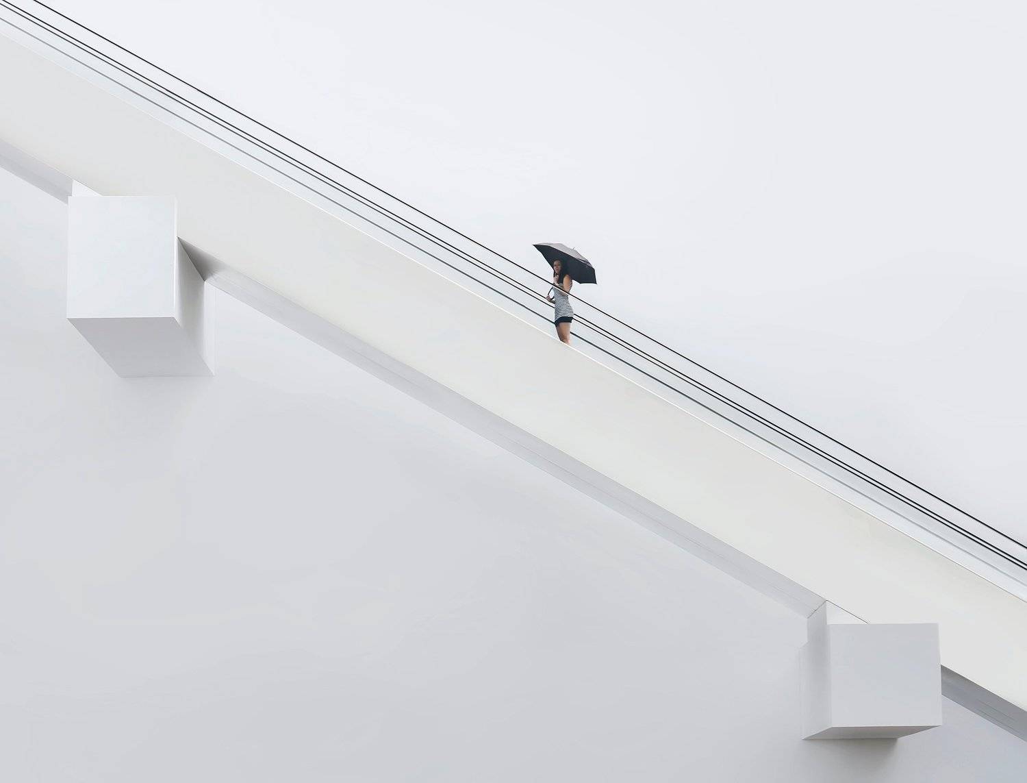 город, архитектура, девушка, зонт, минимализм, Алексей Ермаков