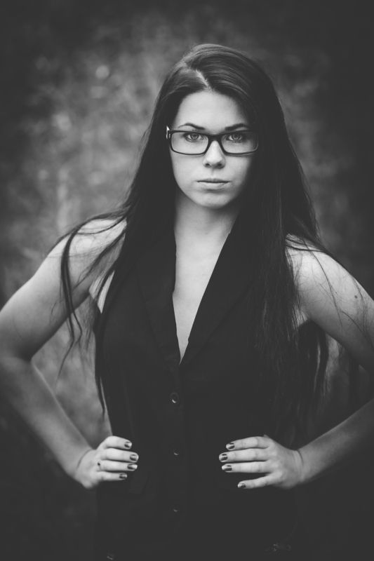 portrait, girl, long, hair, red, skirt, eyes, beauty, model Gabriela фото превью