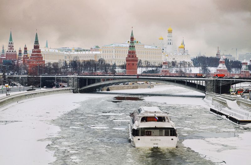 москва, город, зима, закат, небо, анна салтыкова, река, кремль, высотка Москва зимняя фото превью