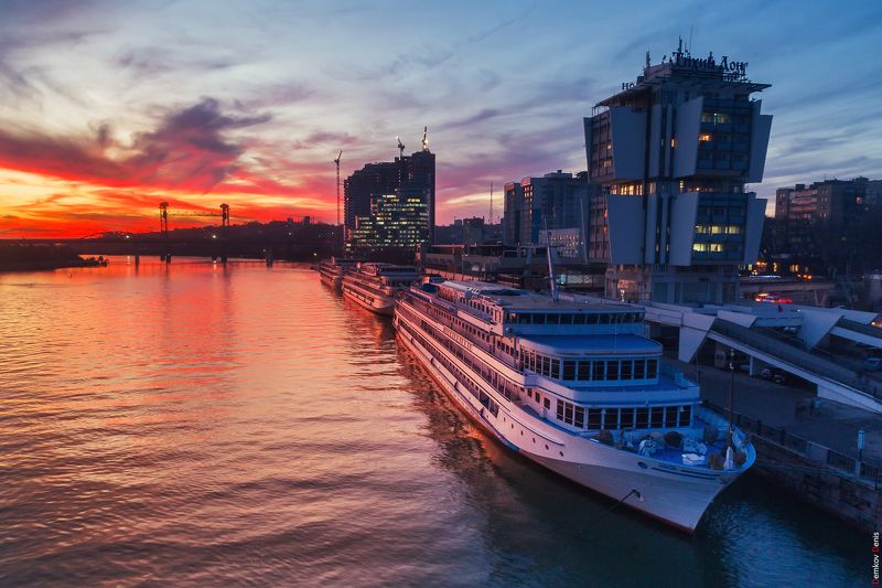 Горящее небо уходящего года фото превью