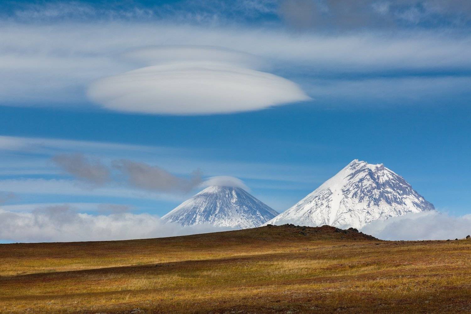 камчатка, вулканы, лентикулярные облака, ключевская сопка, осень, Осадчая Алеся