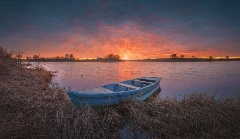 лодка, закат, осень, река, тырница Закатная феерия фото превью