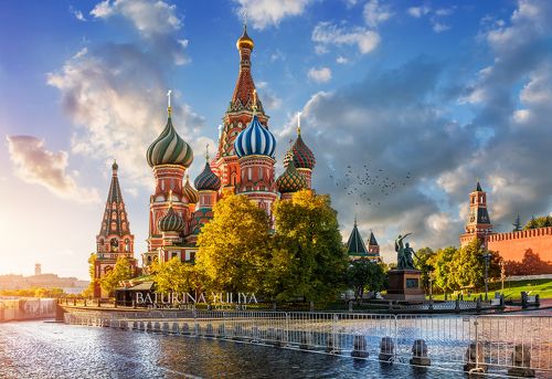 Собор Василия Блаженного в облаках