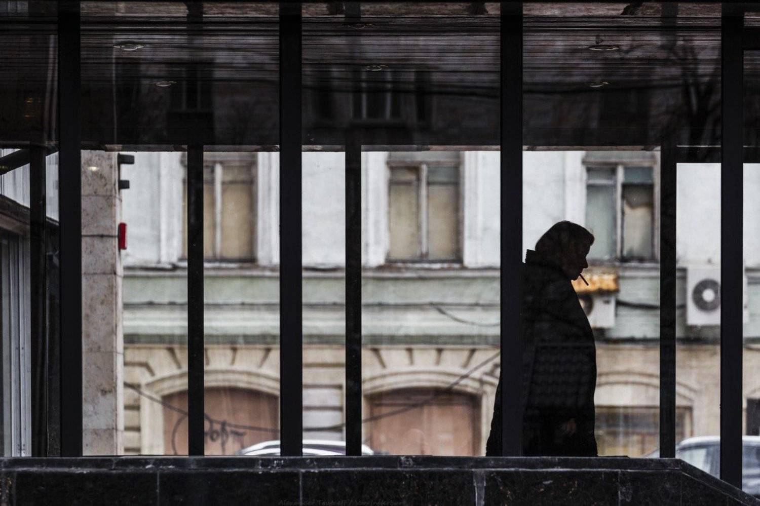 Люди, город, улица, жанр, силуэт, линии, сигарета, стекло, человек,, АлександрТутаев