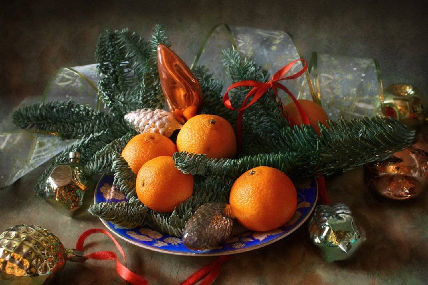 натюрморт, мандарины, еловая ветка, новогодние игрушки, Курочкина Диана