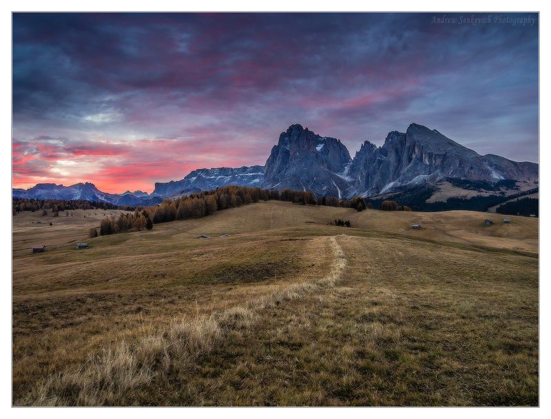 Восход в Доломитах на плато Alpe di Siusi фото превью