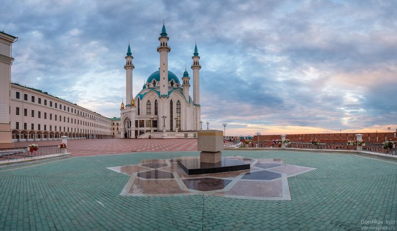 казань,кремль,панорама,утро,мечеть,кул-шариф,монумент,городской пейзаж,город,достопримечательность,татарстан,минареты,рассвет Ранее утро в казанском кремле фото превью