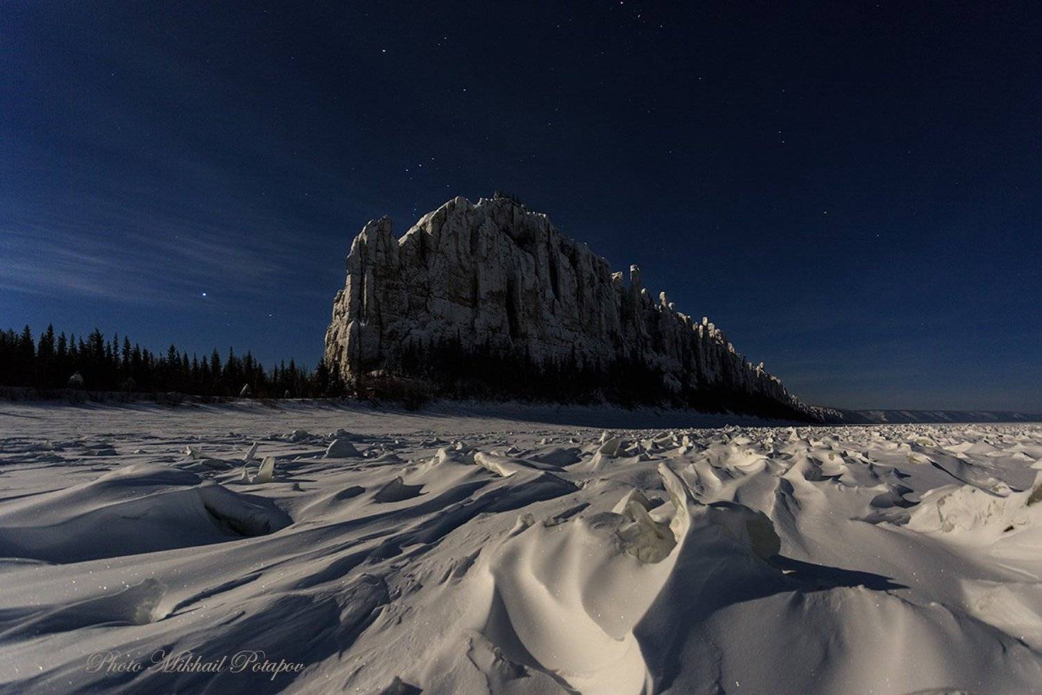 ночь, ночное небо, луна, звезды, горы, зима, снег, холод, путешествия, якутия, ленские столбы, Михаил Потапов