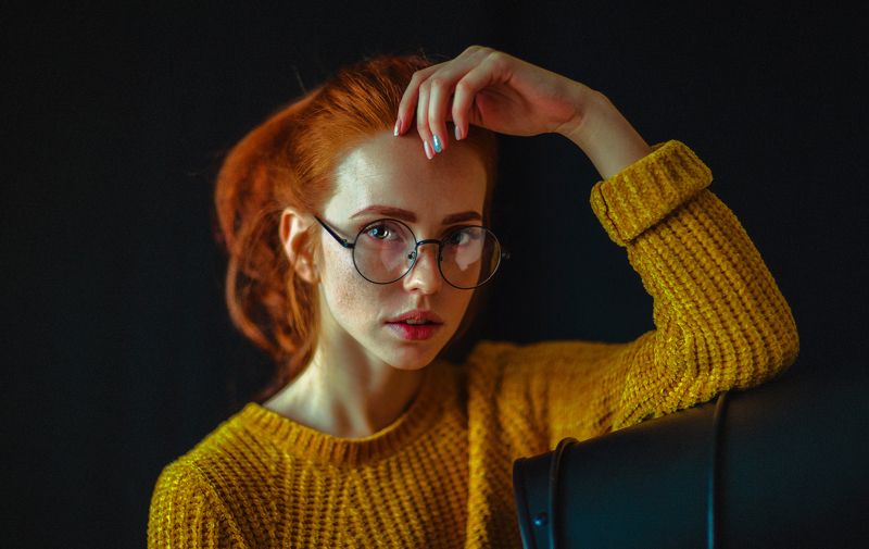 portait girl model eyes redhead freckles веснушки очки рыжая bokeh glasses  фото превью