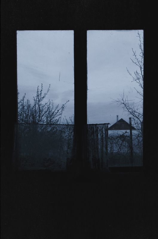 окно, вечер, деревня, сумерки, анна салтыкова Сходятся синие сумерки фото превью