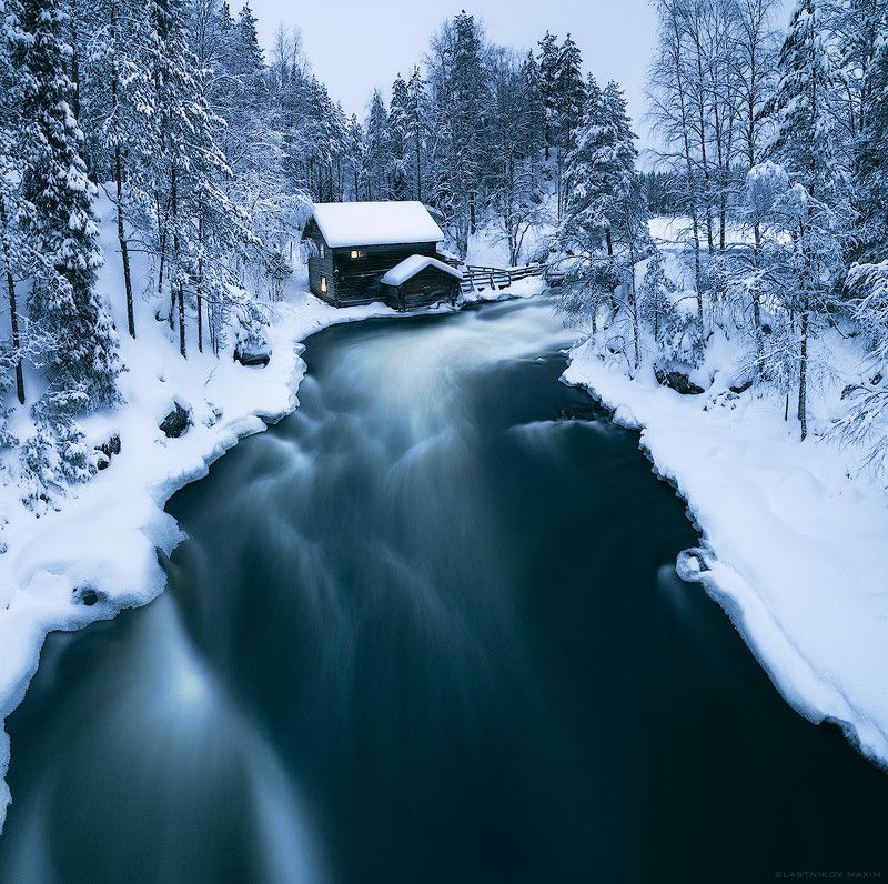 финляндия, лапландия, снег, зима, лес, один, домик, деревня, свет, окно, река, течение, скорость, холод, север, north, finland, snow, wind, explore, oulanka, cold, house, trees, forest, winter Зимняя сказка фото превью