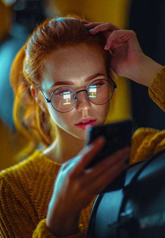 рыжая девушка модель веснушки Katie фото превью