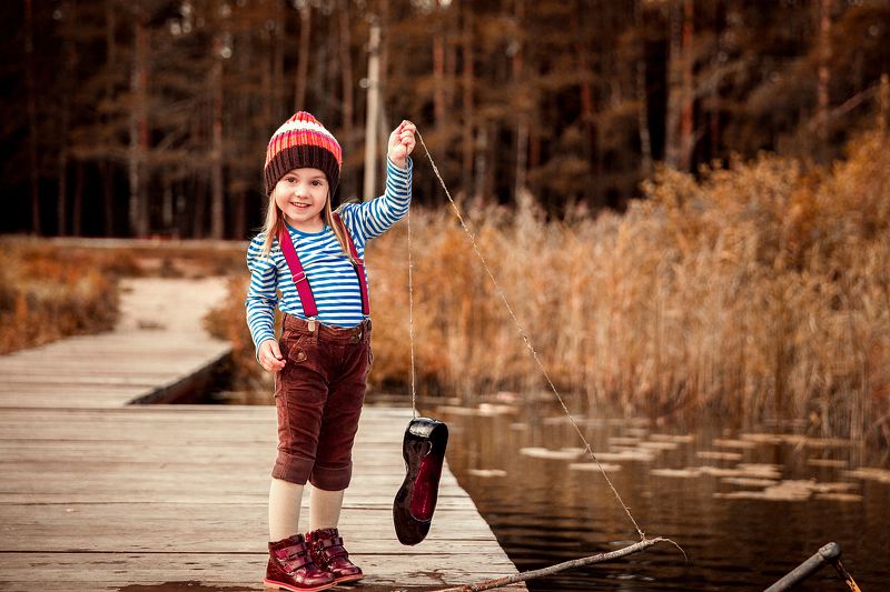 на рыбалке, улов, удочка, ребенок, детский портрет, детки, девочка, рыбачка, маленькая девочка, малышка, ловим рыбу, в деревне, на речке Удачный улов... фото превью