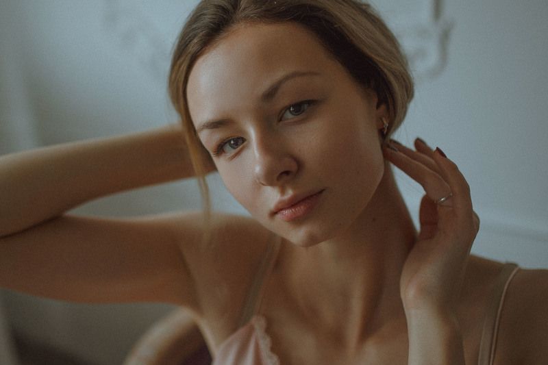 портрет, девушка, лицо, глаза, руки Dasha фото превью